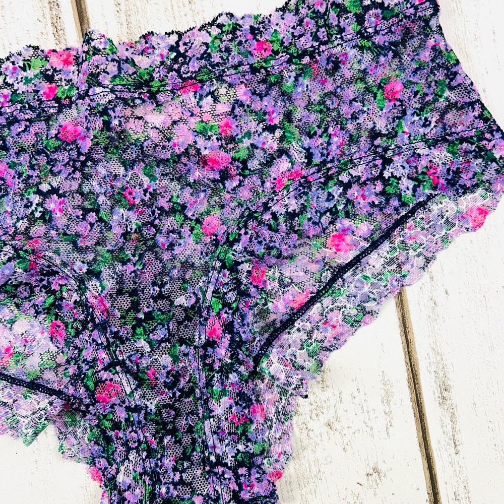 Victoria’s Secret Lace Cheeky Pantie Medium - Picture 5 of 7